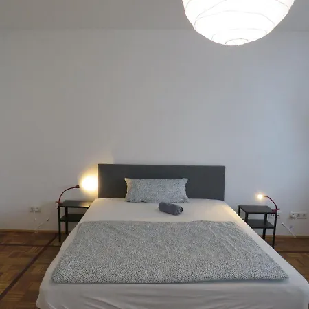 L8 Street - Mollstrasse 28 아파트